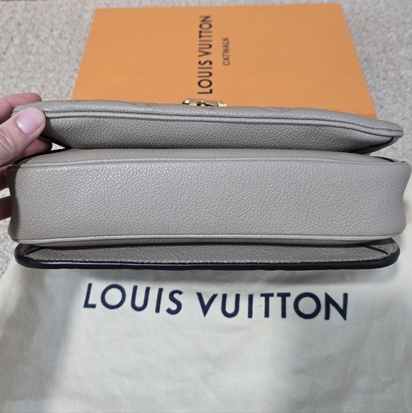 Authentic Louis Vuitton Pouchette Metis And Matching Zoe Wallet Tourterelle - Picture 8 of 15